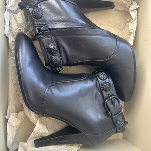 Black leather Burberry ankle boots